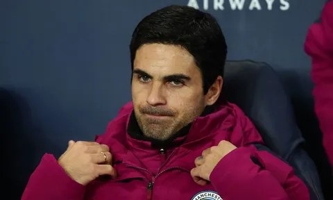 Thay Pep dẫn dắt Man City, cựu đội trưởng Arsenal bị NHM châm chọc