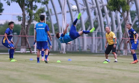 Minh Vương dùng tuyệt chiêu cầu mây khiến thầy Park "lác" mắt