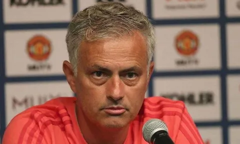Mourinho cần tập trung chỉ đạo MU thay vì phàn nàn