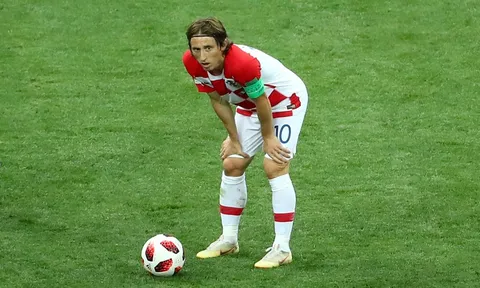 Modric chung phận với Ronaldo 'béo', Messi và Zidane
