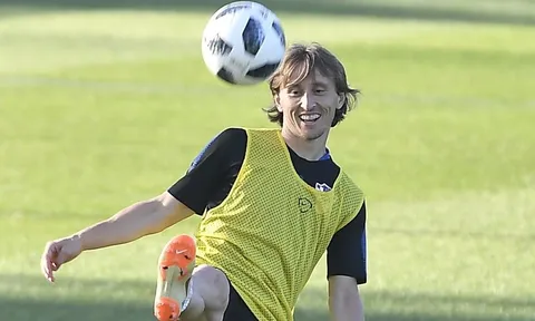 Modric cười rạng rỡ, tự tin trước trận chiến với Đan Mạch
