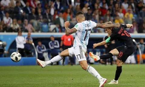 Modric tái hiện siêu phẩm vào lưới Man United đẩy Argentina tiến gần cửa tử