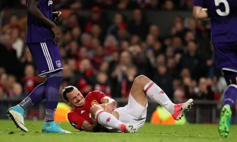 Mời cả đội bóng đi ăn, Ibra tuyên bố rời Man Utd?