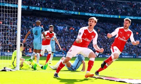 Monreal ghi bàn tuyệt đẹp san bằng tỷ số cho Arsenal (Arsenal vs Man City, bán kết FA Cup)