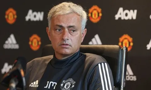 Mourinho bảo vệ chính sách mua sắm của Chelsea