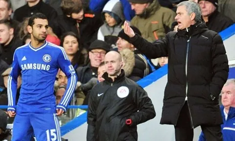Mourinho gây sốc cho NHM với bình luận về Salah