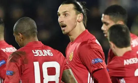 Mourinho giải thích lí do để Ibra dự bị trước Chelsea