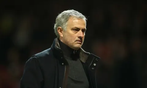 Mourinho gửi thông điệp đến nhà Glazer