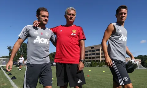 Mourinho hé lộ tình hình chấn thương của Mata, Herrera, Shaw