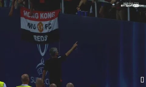Mourinho tặng huy chương Siêu cúp cho fan