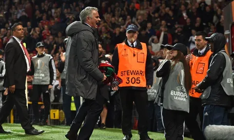 Man United gặp 'muôn vàn khó khăn' trước chung kết
