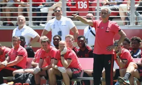 Mourinho ngầm chỉ trích BLĐ M.U: "Tôi không có được người tôi cần"