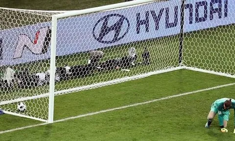 Mourinho phân tích: "Sai lầm tệ hại của De Gea. Thay Costa là quyết định tồi!"