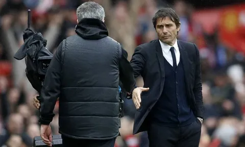 Mourinho thắng 1 trận đấu, Conte thắng cả giải đấu