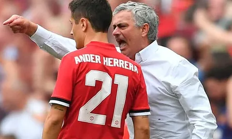Mourinho tuyên chiến cả thế giới: Như một thói quen