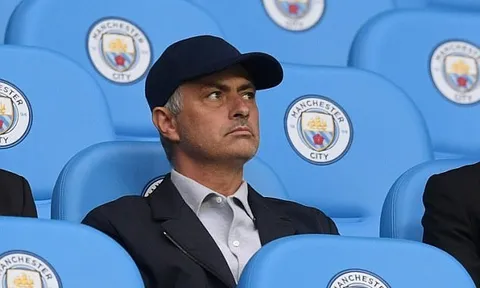 Mourinho xuất hiện cực ngầu ở Etihad, thám thính Man City