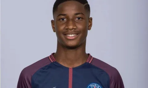 PSG chính thức kí hợp đồng chuyên nghiệp với Moussa Sissako