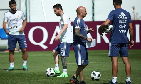 Mong Messi chân cứng đá mềm