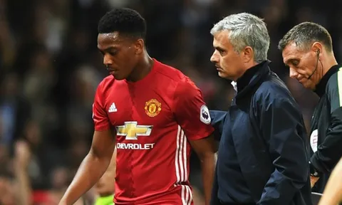 Sau Shaw và Pogba, Mourinho cũng đang đẩy Martial khỏi MU