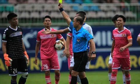 Gục ngã tại phố núi, HLV Sài Gòn FC tố trọng tài quên thổi phạt đền