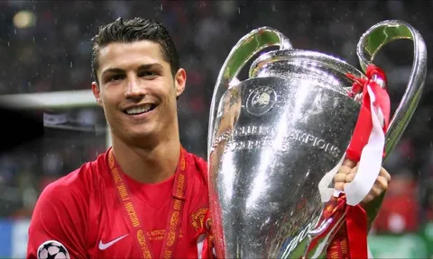 MU hốt mẻ lưới Ronaldo: Quỷ đỏ thật đáng sợ!