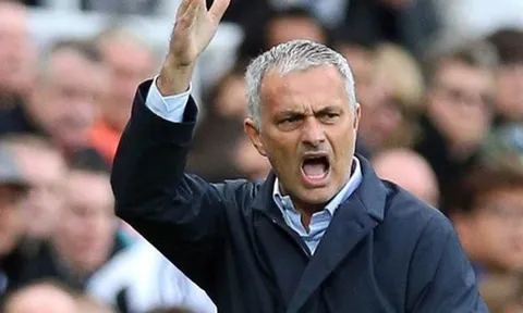 MU lại có "biến": Mourinho làm loạn phòng thay đồ
