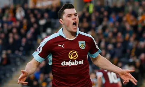 M.U rút bài tẩy, đá văng Liverpool khỏi thương vụ Michael Keane