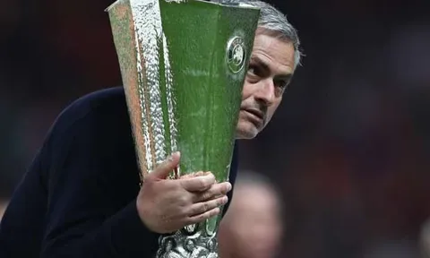 M.U vô địch, Mourinho là HLV đầu tiên làm được điều này