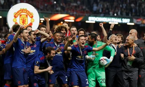 MU vô địch nhờ chơi kiểu Van Gaal và thắng kiểu Mourinho