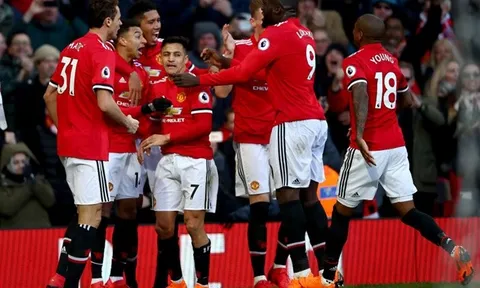 Ryan Giggs mách nước Mourinho hạ bệ Man City mùa sau