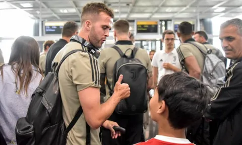 Mục tiêu 100 triệu euro của Barcelona vui vẻ sang Mỹ cùng Juventus