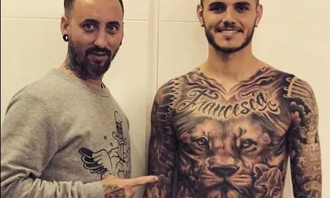 Mục tiêu của Man Utd xăm hình chúa sơn lâm kín cả người