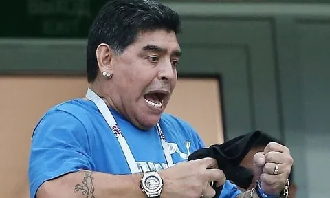 Muôn vàn sắc thái của Diego Maradona trên khán đài