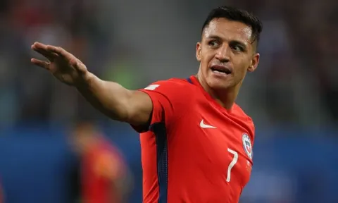 Muốn vô địch Champions League, Sanchez đừng nên ở lại Arsenal
