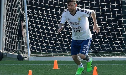 Muốn vô địch, người dân Argentina cần 'tha' cho Messi