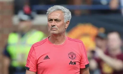 'Mourinho sẽ bị sa thải trước Giáng sinh'
