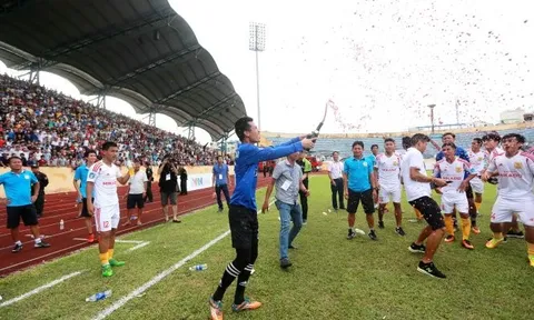 Nam Định lên hạng sau 7 năm chờ đợi mòn mỏi