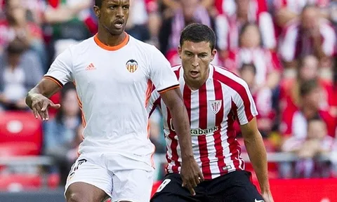Nani bừng sáng khi về Valencia