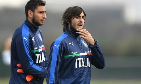 Napoli vào cuộc, Milan coi chừng mất cả chì lẫn chài