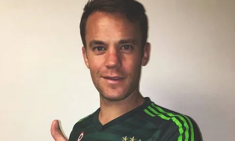 Neuer bất ngờ khoe ảnh khoác áo Juventus