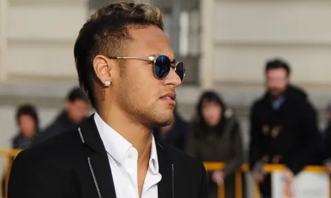 Neymar xem xét tố Barca quỵt tiền lên FIFA