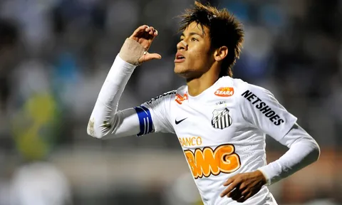 Neymar biến hậu vệ đối phương thành "gã hề"