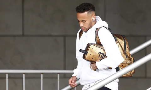 Báo chí Brazil tấn công Neymar: "Đừng nghĩ mình là Pele"