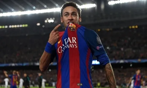 Neymar đi giác hơi chờ ngày tái xuất