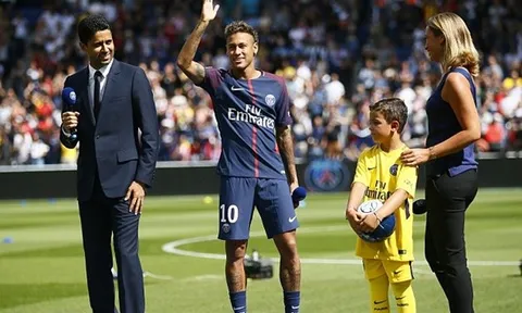 Neymar được chào đón như siêu sao Hollywood ở sân Công viên các hoàng tử