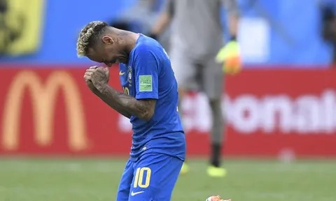 Neymar khóc: Chẳng ai dành sẵn quả ngọt cho ta hái