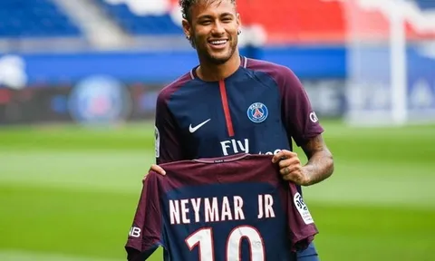 Nhìn lại một năm sau vụ 'siêu bom tấn' Neymar: Ai được, ai mất?