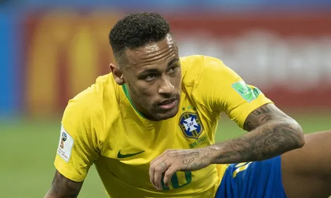 Neymar rồi cũng thành 'tội đồ' như Messi