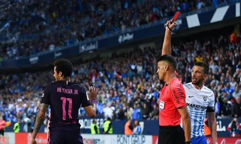 Neymar treo giò 3 trận: Barca 'dâng cup' cho Kền kền?