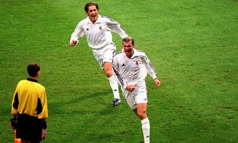 Ngả mũ với 5 cú đá volley tuyệt diệu tại Champions League